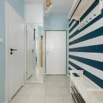Sun Seasons 24 Cosy With Parking By Renters דירה