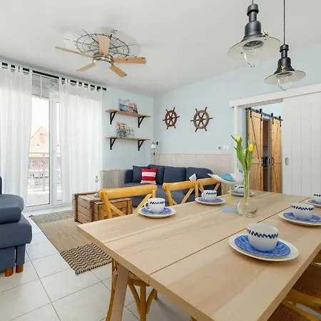 Sun Seasons 24 Cosy With Parking By Renters דירה קולובז'ג