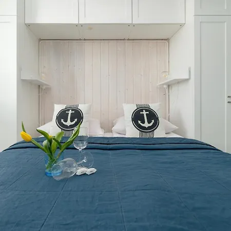 Apartment Sun Seasons 24 Cosy With Parking By Renters