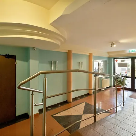 Apartment Sun Seasons 24 Cosy With Parking By Renters